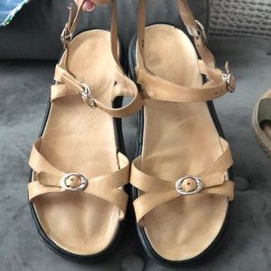 Gentle Soul neural leather sandals silver tone hardware SUPER comfy